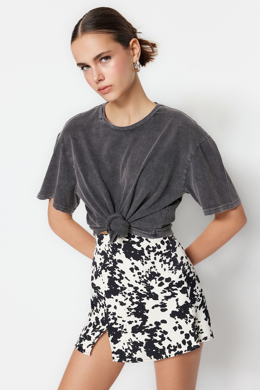 TRENDYOLMILLA Antrasit %100 Pamuk Soluk Efektli Boyfriend/Genis Kal?p Bisiklet Yaka Orme T-Shirt TWOSS23TS00112  фото 7