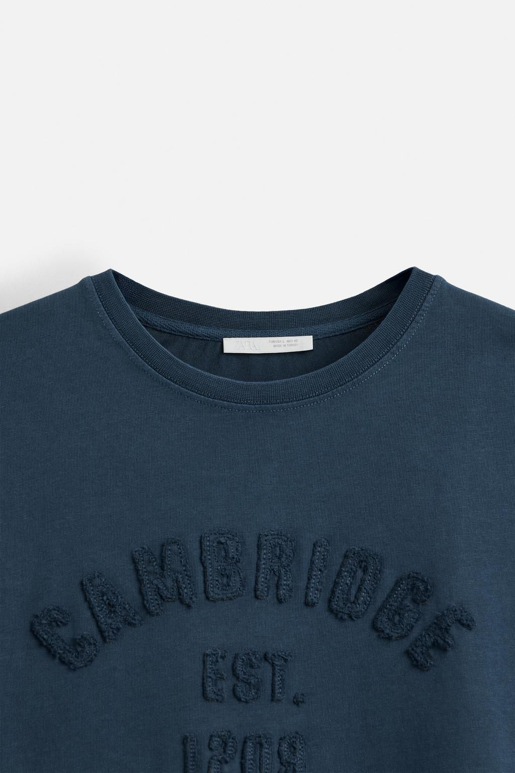 CAMBRIDGE EMBOSSED TEXT T-SHIRT - Zara фото 9
