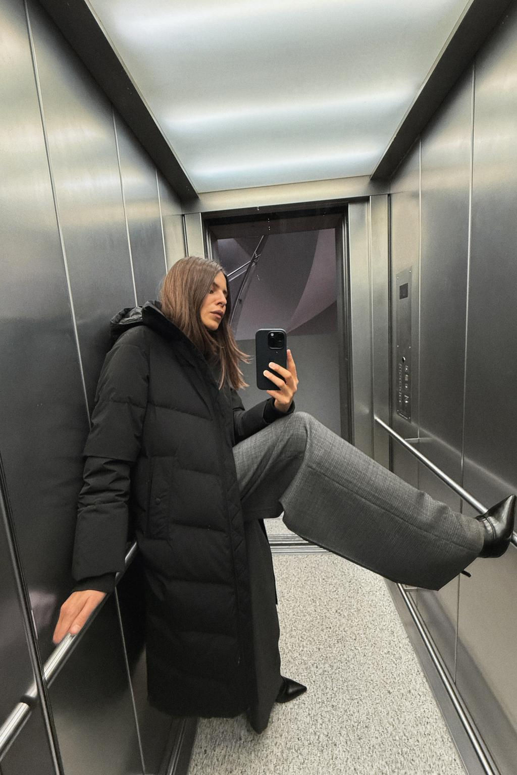 WATER- AND WIND-PROOF HOODED PUFFER JACKET