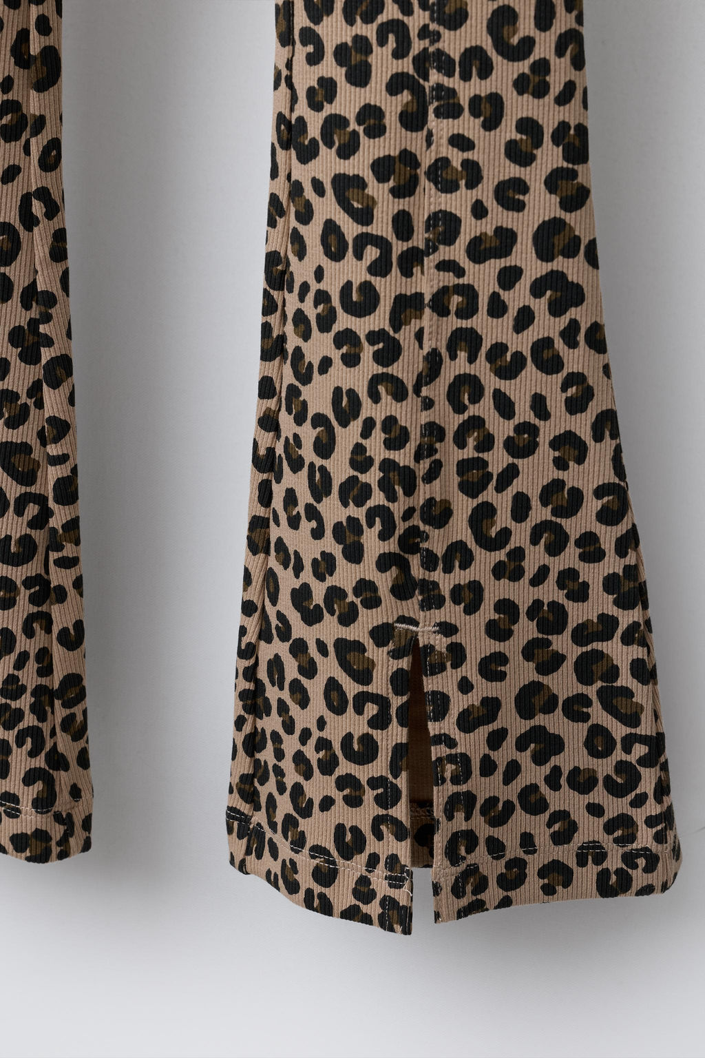 ANIMAL PRINT FLARED RIBBED LEGGINGS - Zara фото 4
