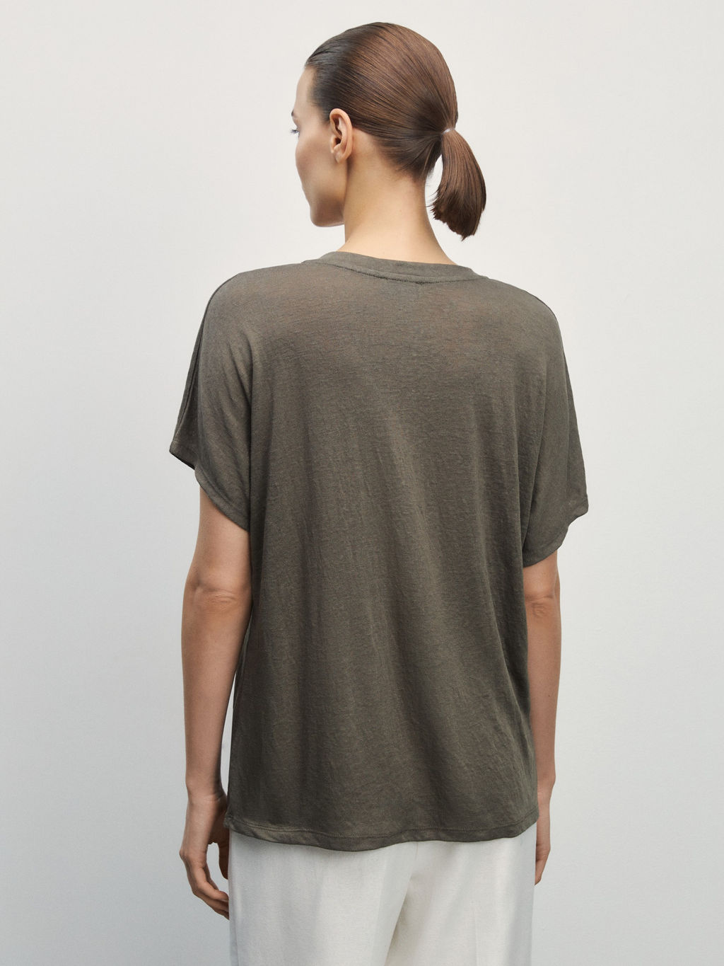 Футболка со спущенным плечом / Zarina  фото 5