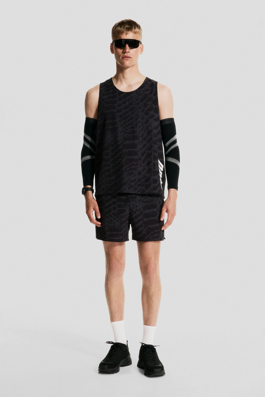 Pantal?n de deporte extracorto con DryMove - H&m фото 6