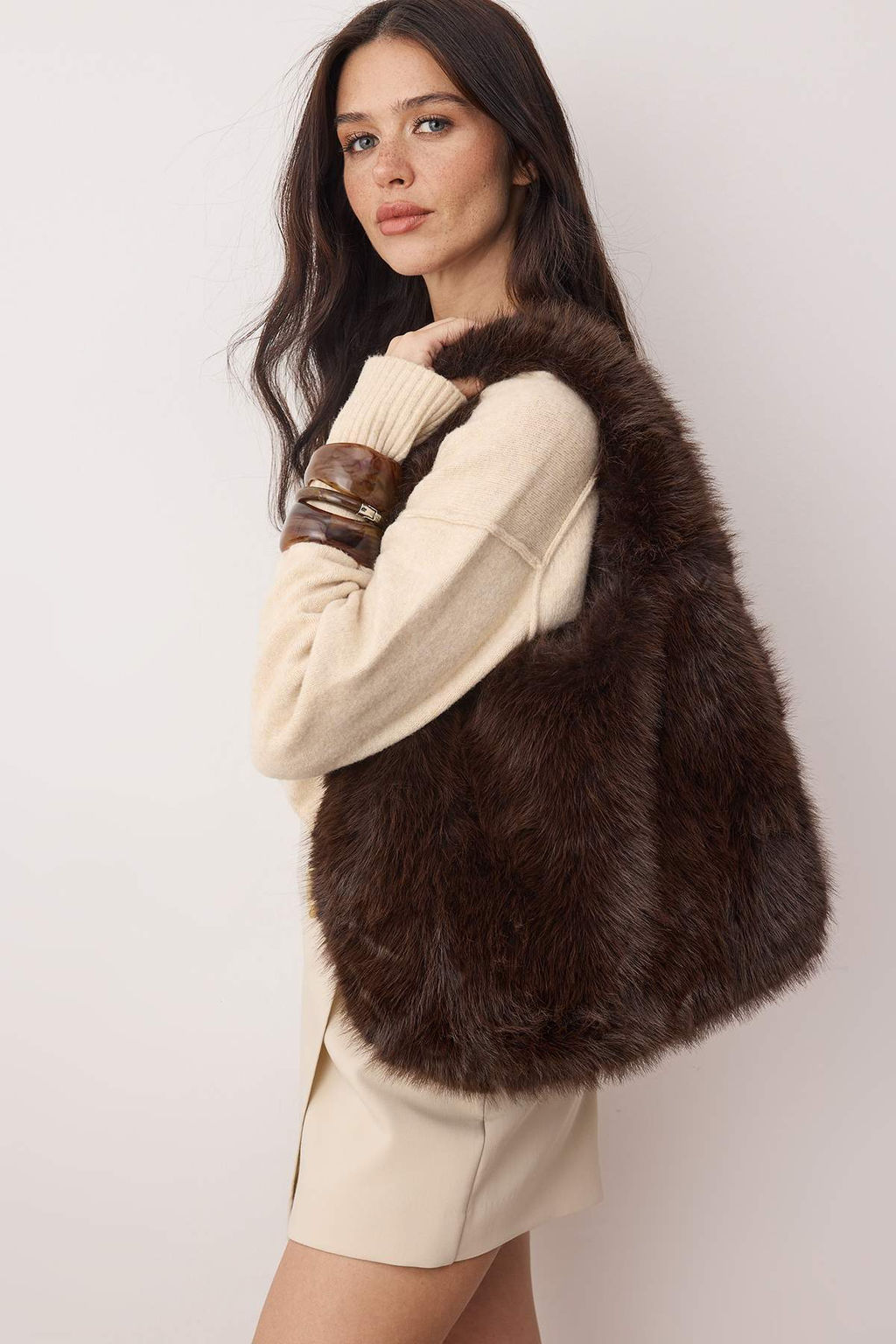 Koyu Kahverengi Metal Halka Detayl? Suni Kurk Kad?n Omuz ve El cantas? TAKAW26OC00085