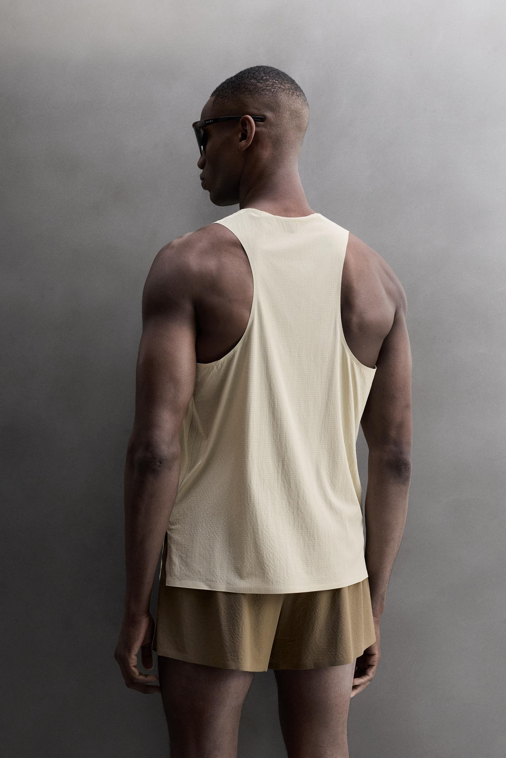 CAMISETA TANK LIGERA RUNNING / Verde gris