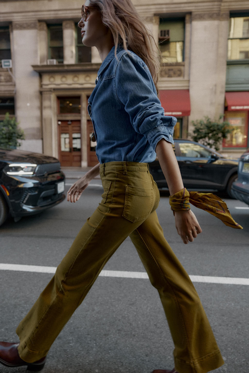 Z1975 HIGH-WAIST JEANS WITH PATCH POCKETS - Zara фото 12