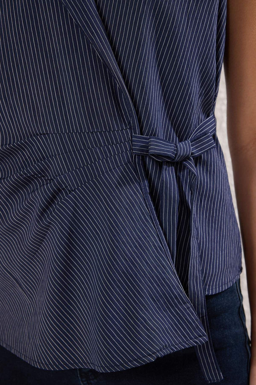 Lacivert Kruvaze Kolsuz Cizgili Gomlek TWOSS25GO00156 - Trendyolmilla фото 3