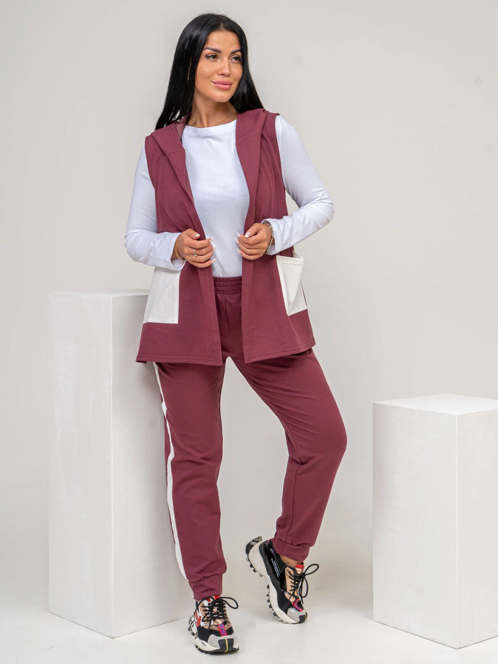 Костюм женский, цвет бордовый
