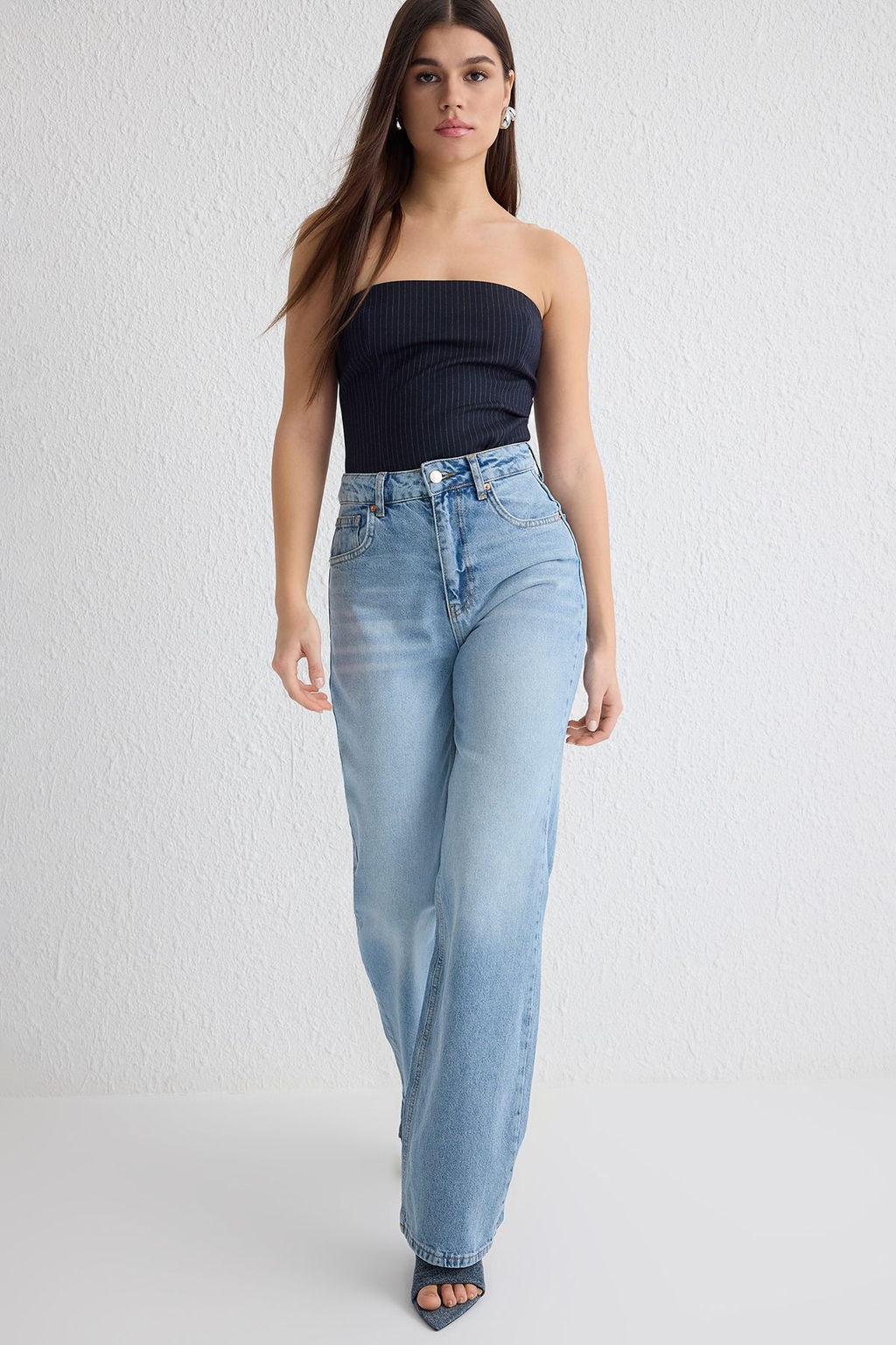 TRENDYOLMILLA Ac?k Mavi Yuksek Bel Wide Leg Jeans TWOSS25JE00132