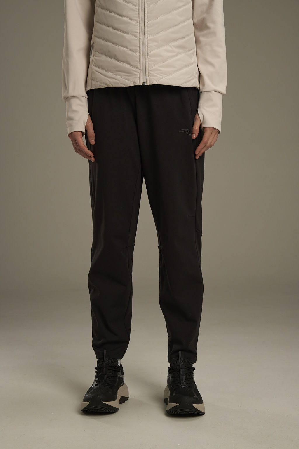 Брюки трикотажные утепленные Черный ANTA RUNNING Knit Track Pants