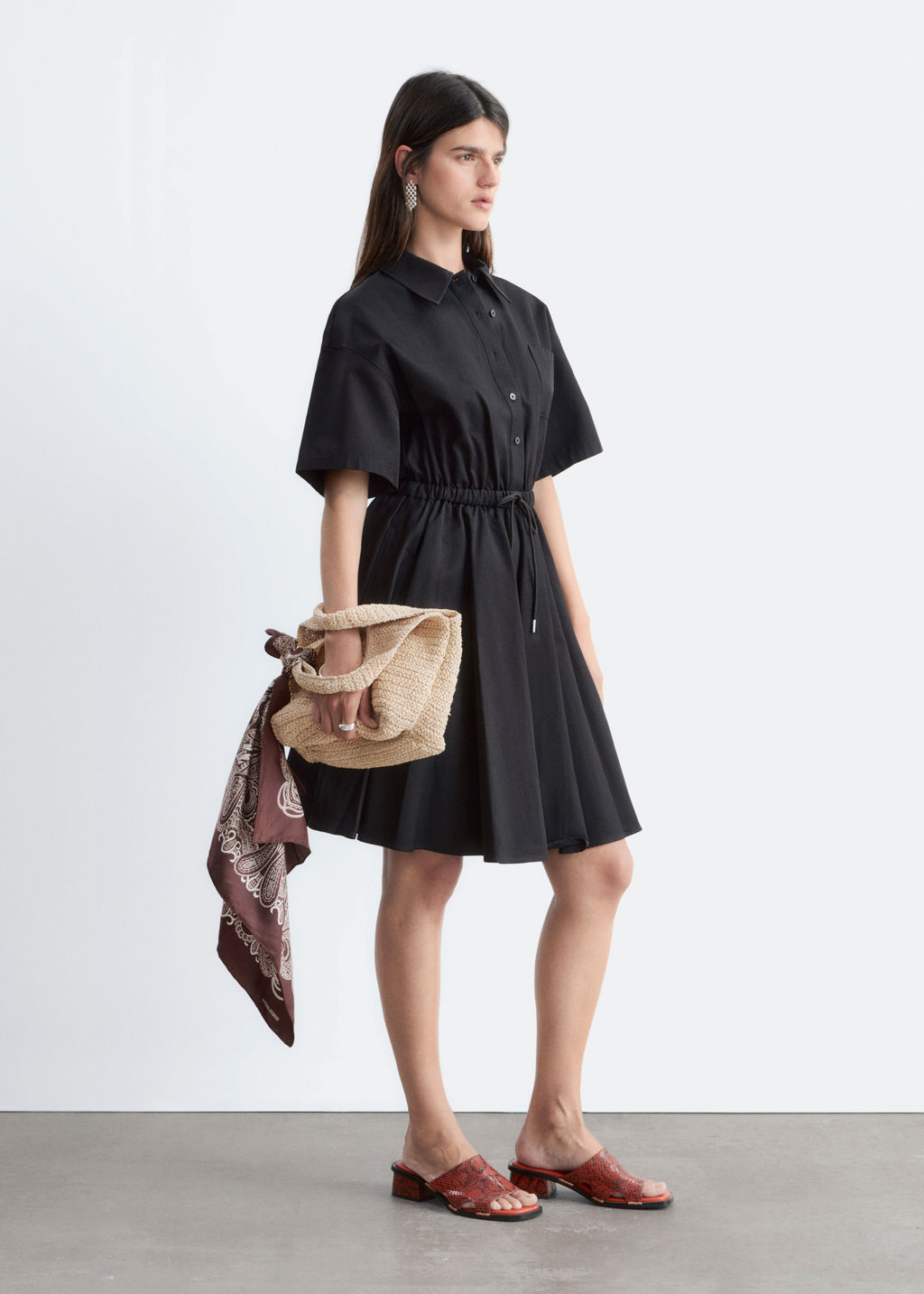 Minivestido acampanado con cord?n de ajuste - H&m фото 3
