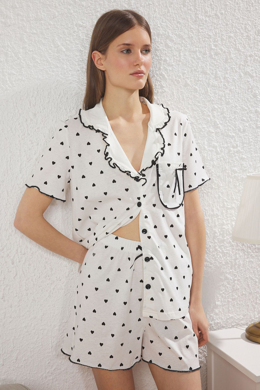 Trendyolmilla Beyaz %100 Pamuklu Kalpli F?rf?rl? ve Kurdele/Fiyonklu Sortlu Orme Pijama Tak?m? THMSS25PT00264