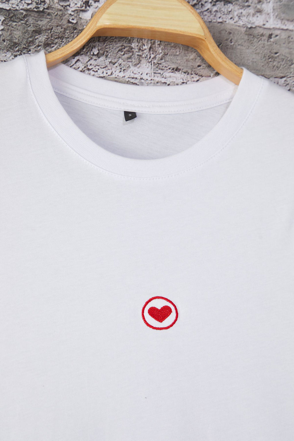 TRENDYOL MAN Beyaz Un?sex Oversize/Genis Kesim Kalp Nak?sl? T-Shirt TMNSS24TS00070 - Trendyolmilla фото 3