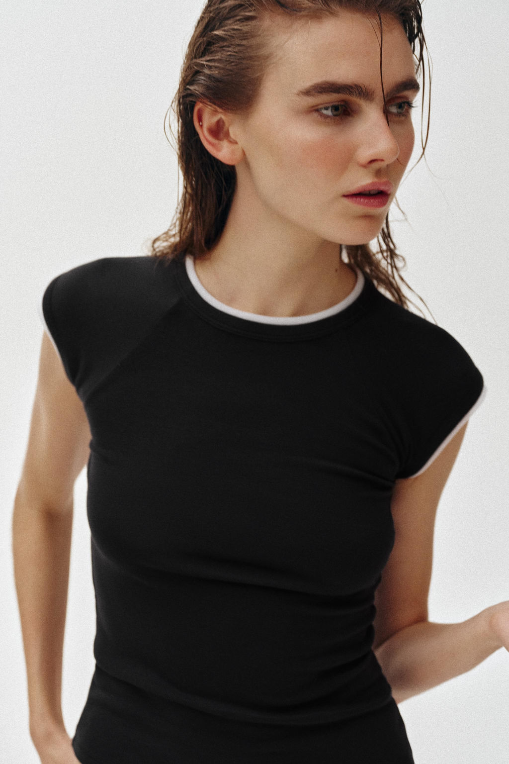 CAMISETA EFECTO DOBLE MANGA CORTA / Negro - Zara фото 2
