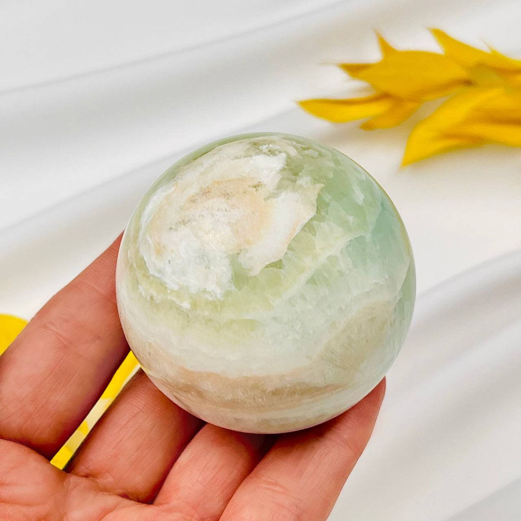 Шар из Кальцита "Фисташковый"