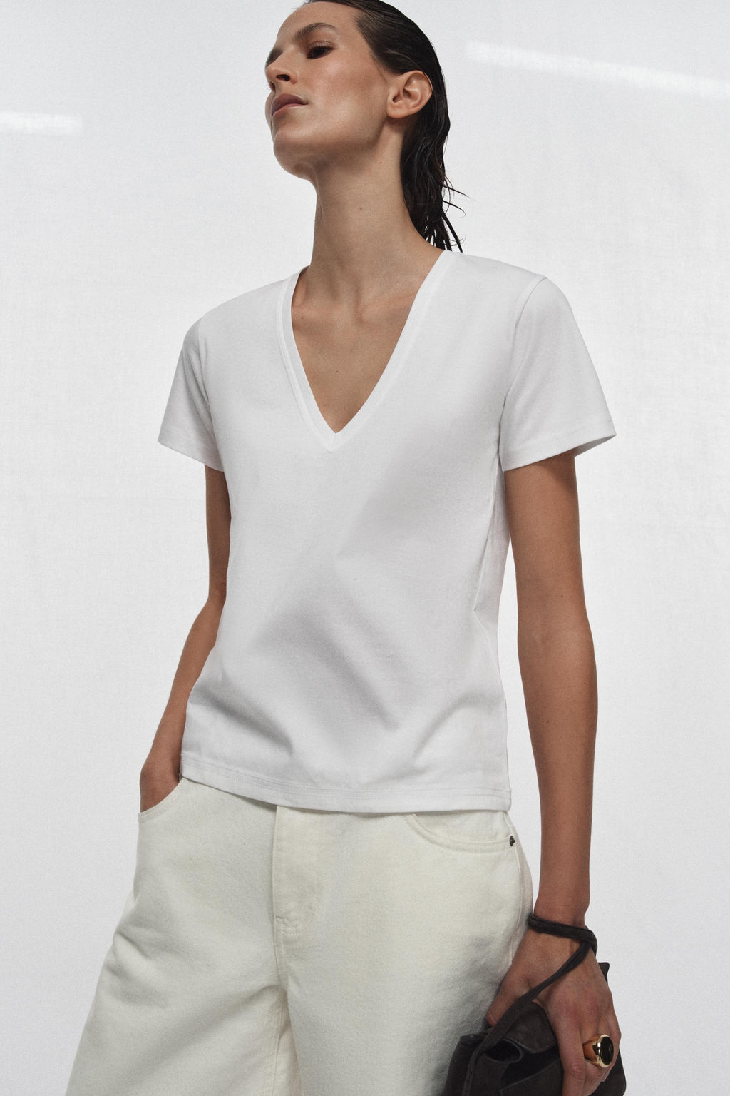 CAMISETA INTERLOCK CUELLO PICO / Blanco - Zara фото 2