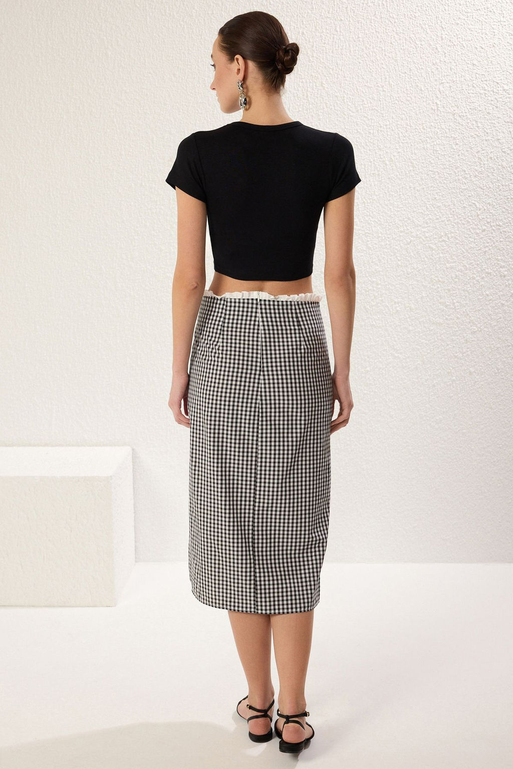 TRENDYOLMILLA Cok Renkli Belden Dugmeli ve F?rf?rl? Bal?k Shape Midi Boy Dokuma Ekoseli Etek TWOSS25ET00096 фото 6