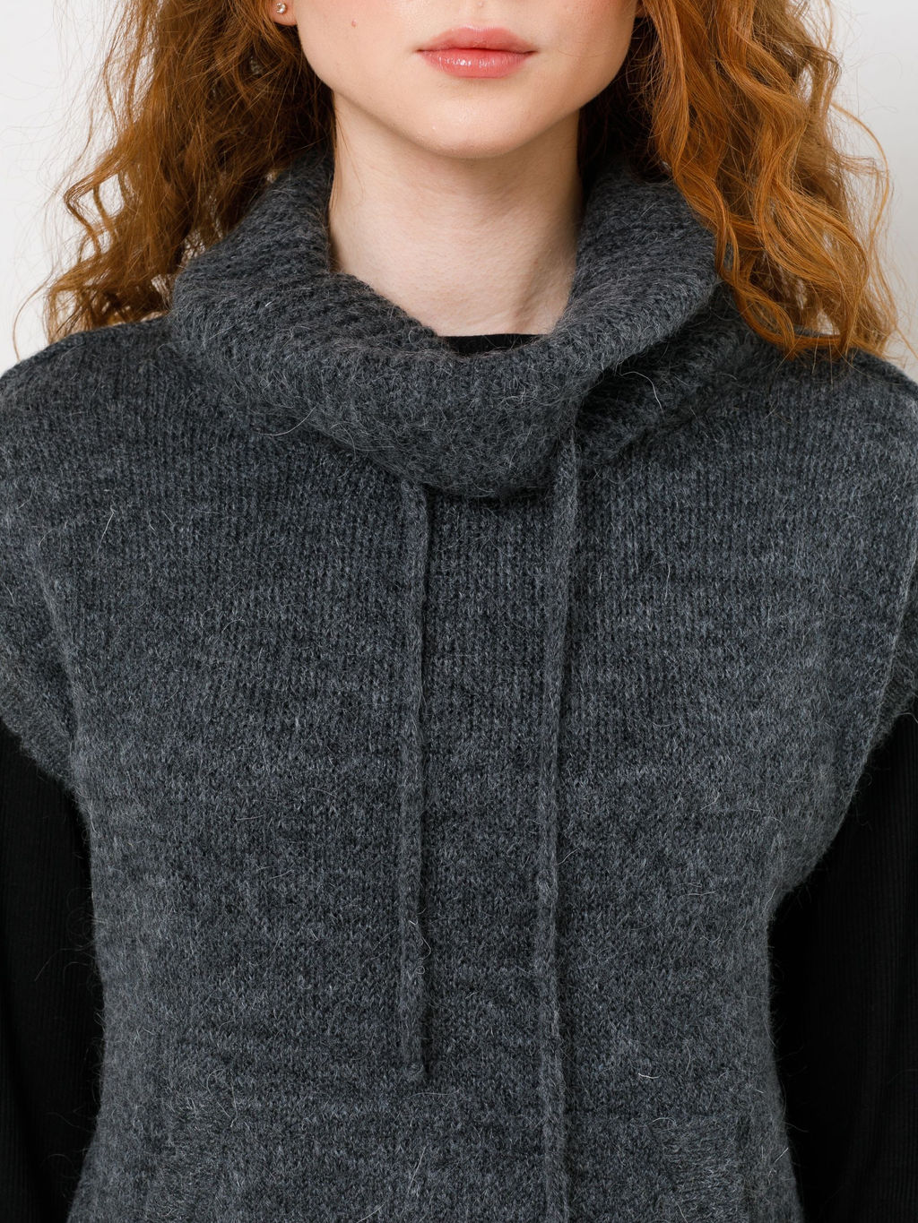 Жилет вязаный