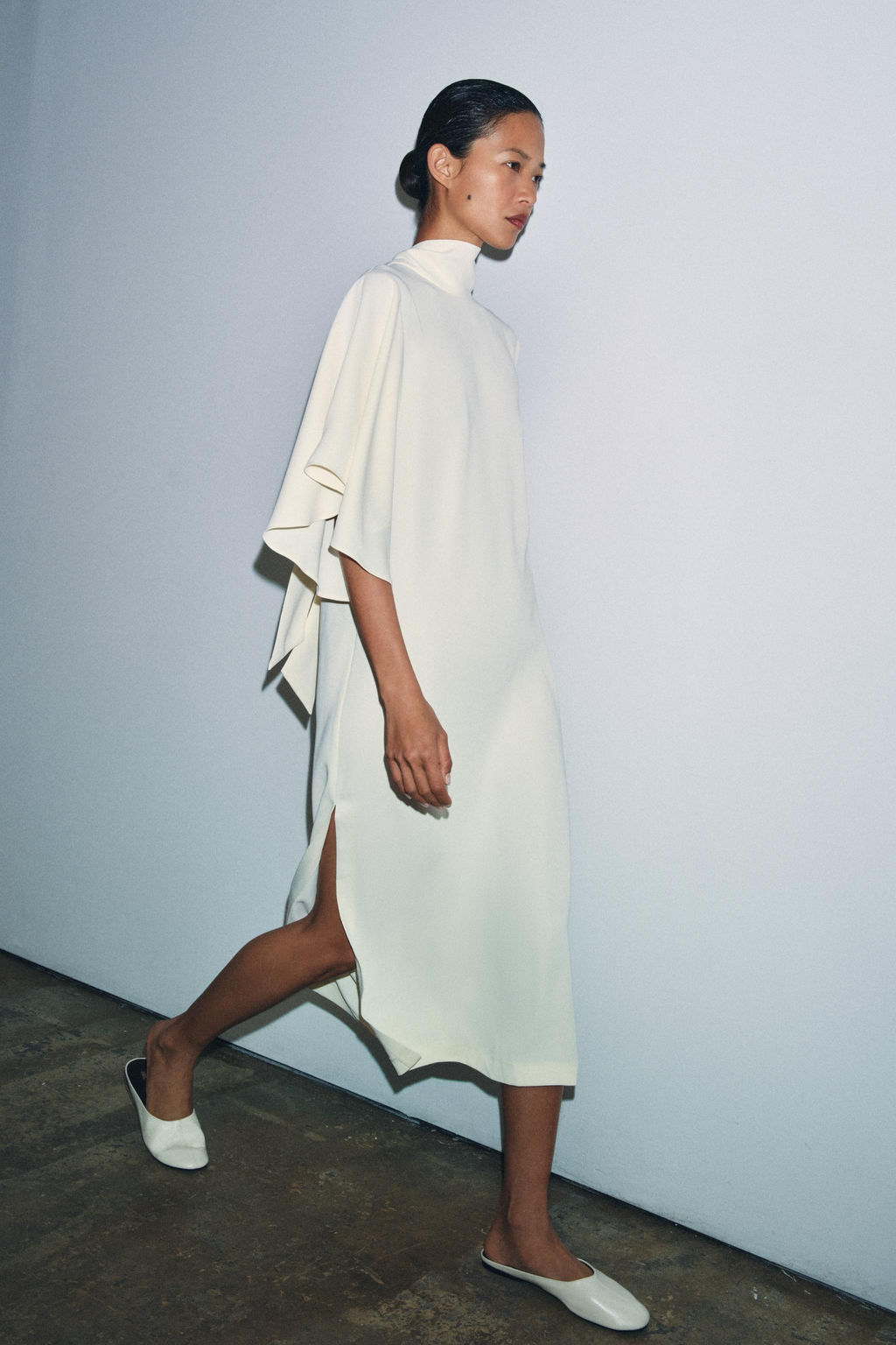 VESTIDO MIDI FLUIDO ZW COLLECTION / Beige claro - Zara фото 4
