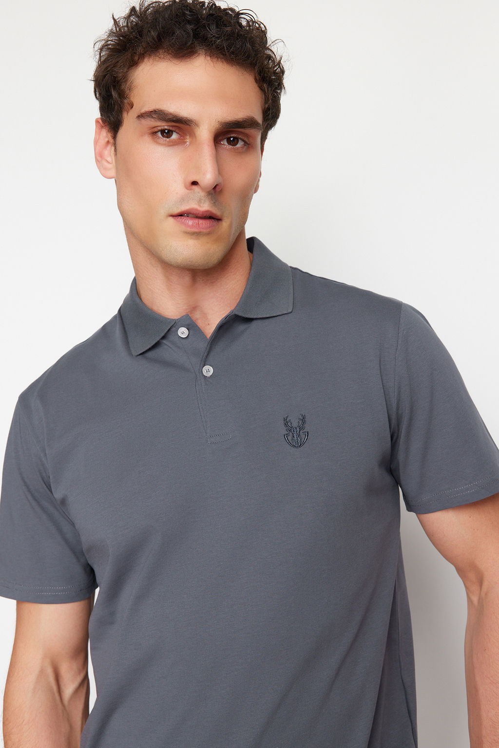 TRENDYOL MAN Antrasit Regular/Normal Kesim Geyik Desenli Polo Yaka T-shirt TMNSS24PO00027 - Trendyolmilla фото 3