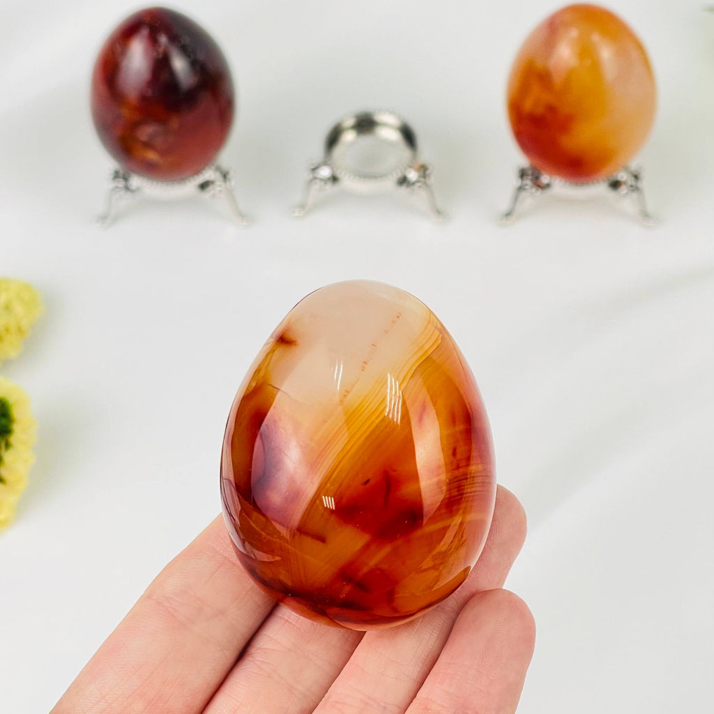 Яйцо из Сердолика на подставке