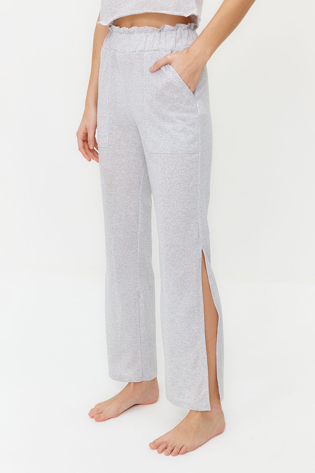 Trendyolmilla Gri Melanj Dantelli, F?rf?r ve Y?rtmac Detayl? Ip Ask?l? Orme Pijama Tak?m? THMSS24PT00005