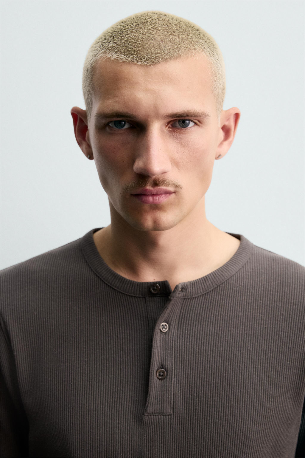 COTTON - HEMP BUTTON-NECK T-SHIRT - Zara фото 5