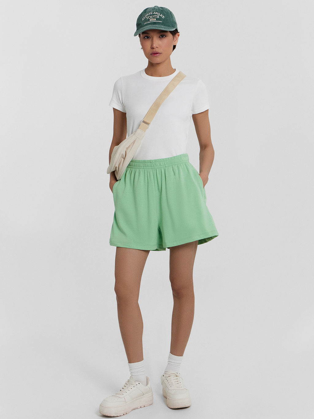 Шорты женские зеленые