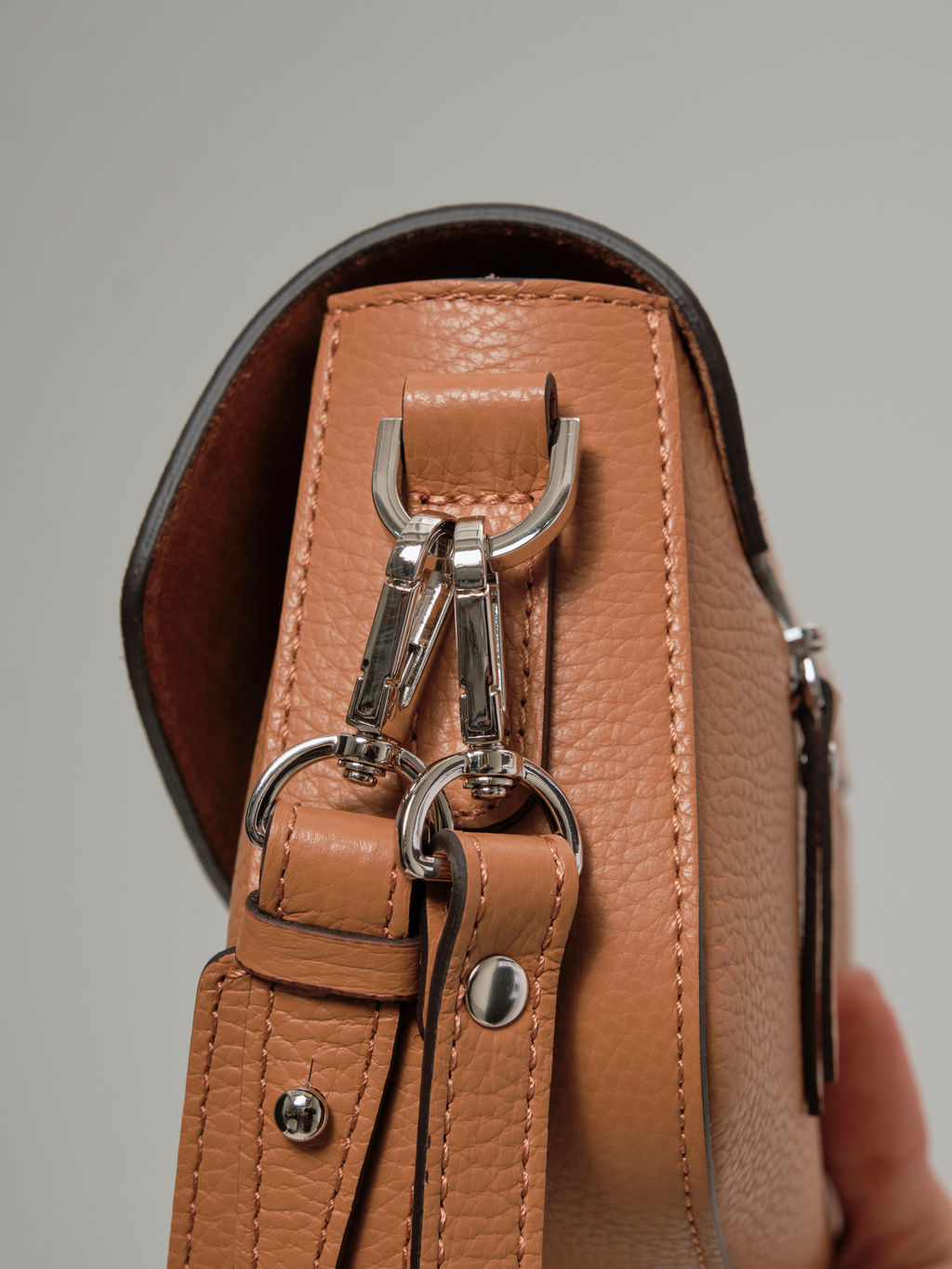 Сумка кожаная на плечо Azaro 31049 коричневый лист