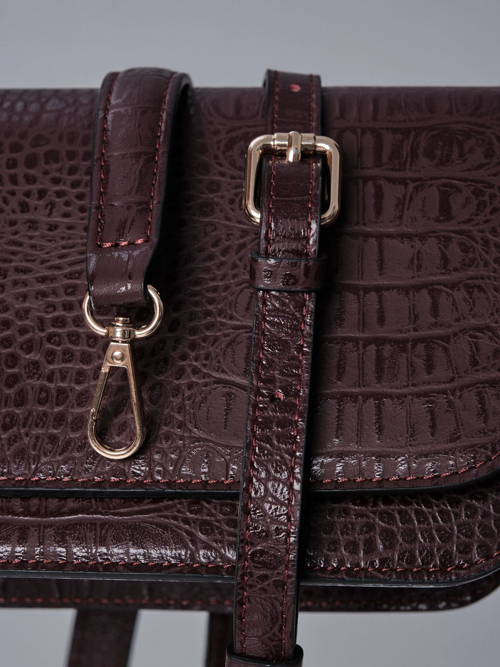 Сумка кожаная багет Deboro 30138 крок/пурпур