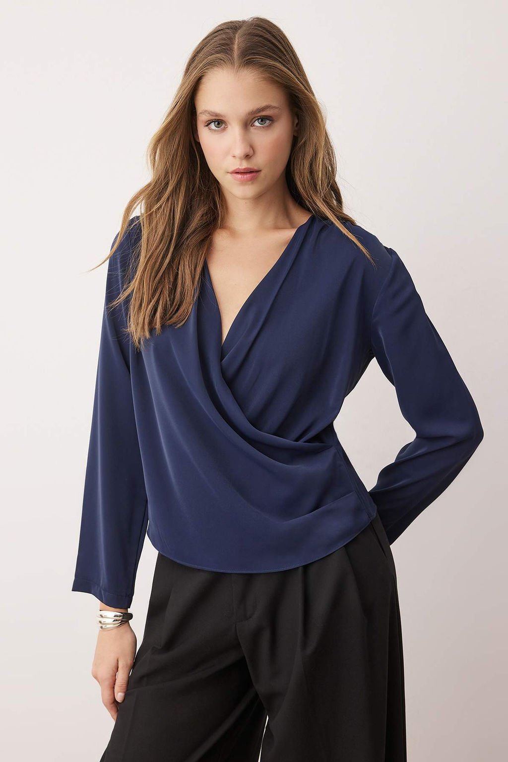 Lacivert Kruvaze Saten Dokuma Bluz TWOAW24BZ00423