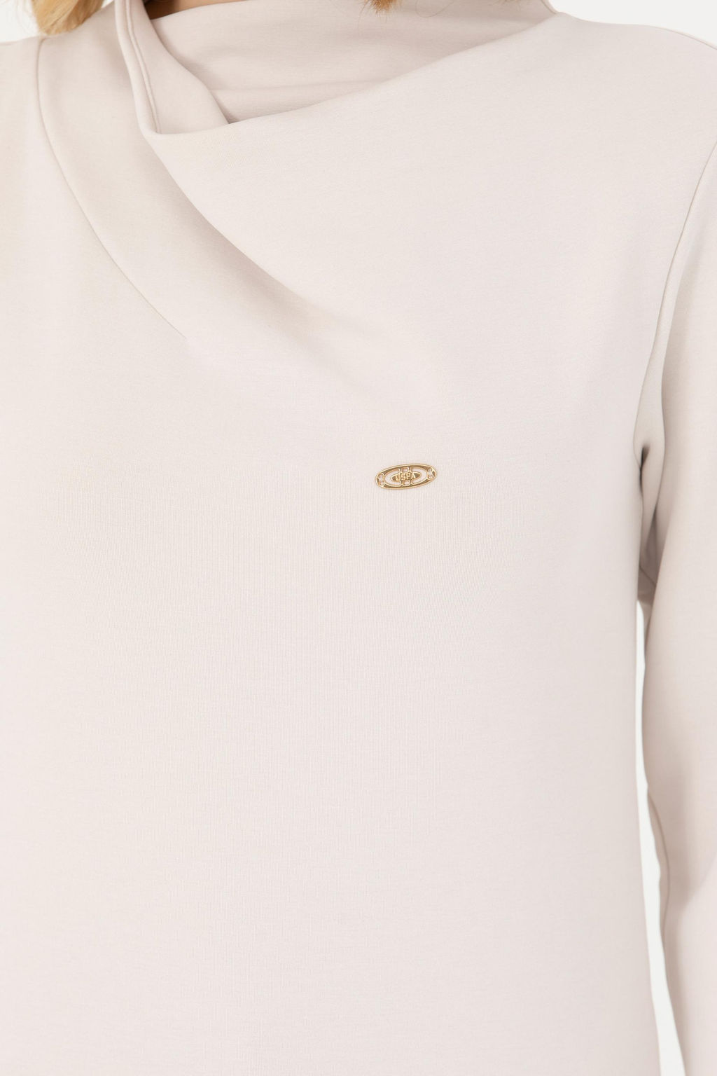 Kad_n Ta_ Dik Yaka Sweatshirt