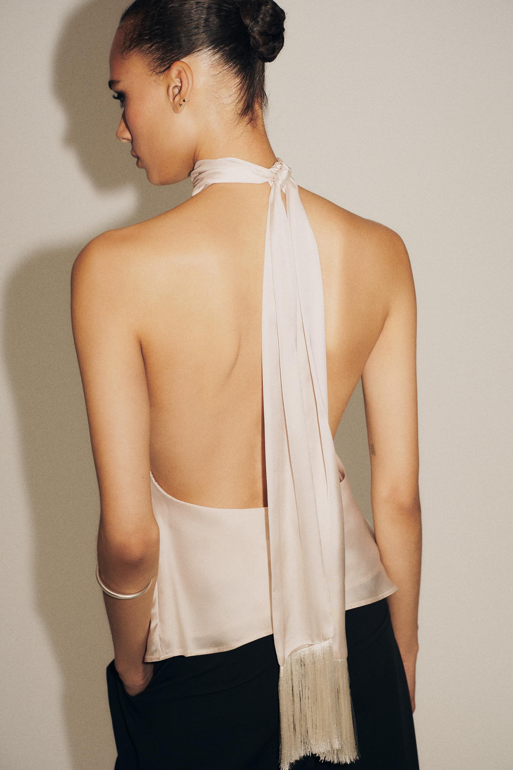 FRINGED SATIN HALTER TOP - Zara фото 4