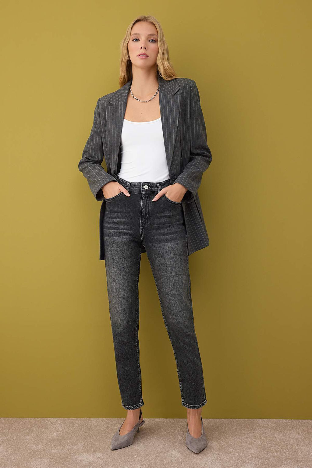 Mavi Yuksek Bel Comfort Mom Jeans TWOAW26JE00056 - Trendyolmilla фото 9