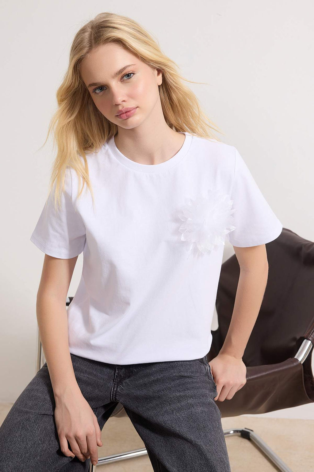 Ekru Regular/Normal Kal?p K?sa Kollu Aksesuar Detayl? Tok %100 Pamuk Orme T-shirt TWOSS26TS00053 - Trendyolmilla фото 2