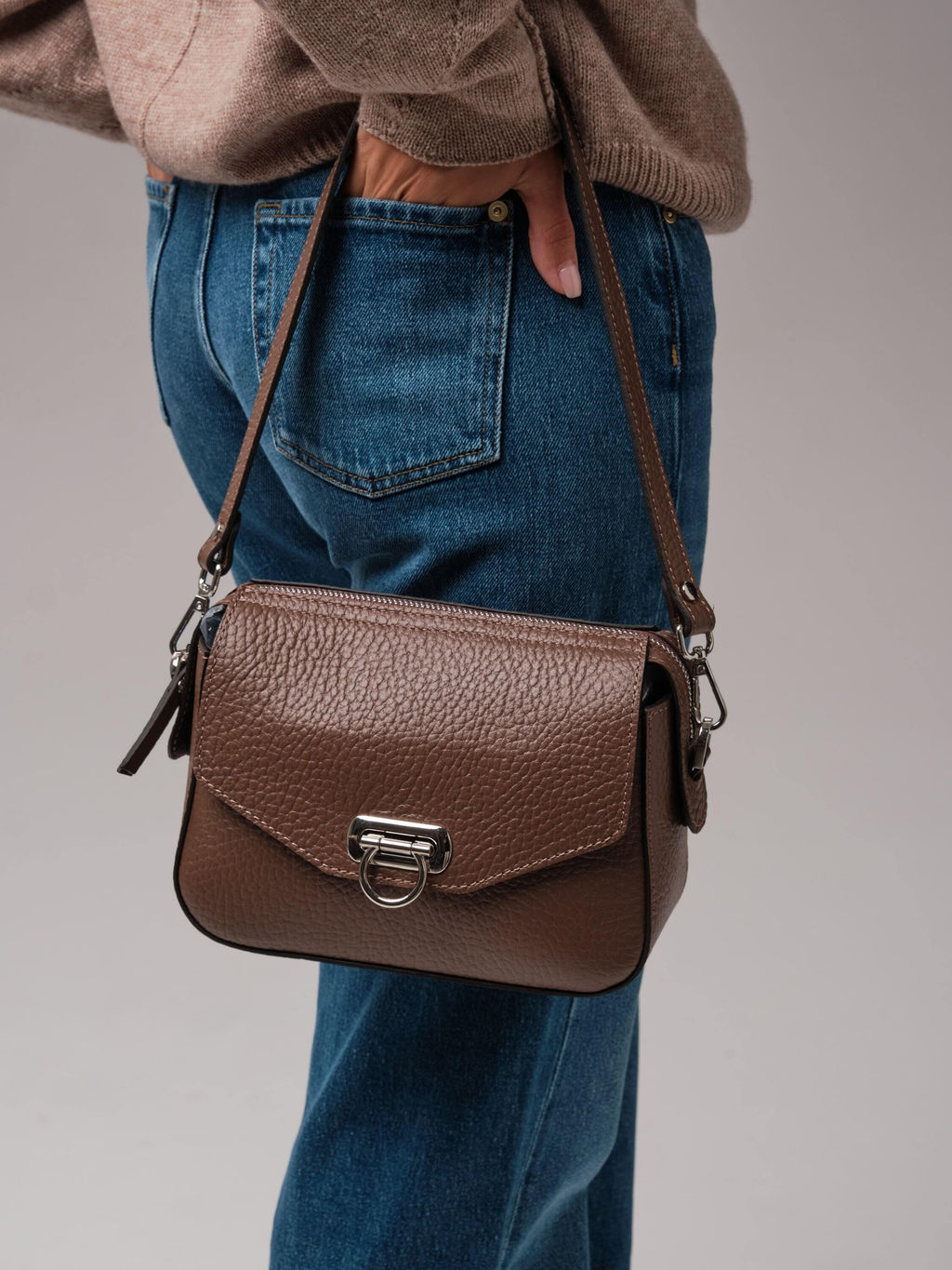 Женская сумка кросс-боди Azaro 3684 коричневый какао соло