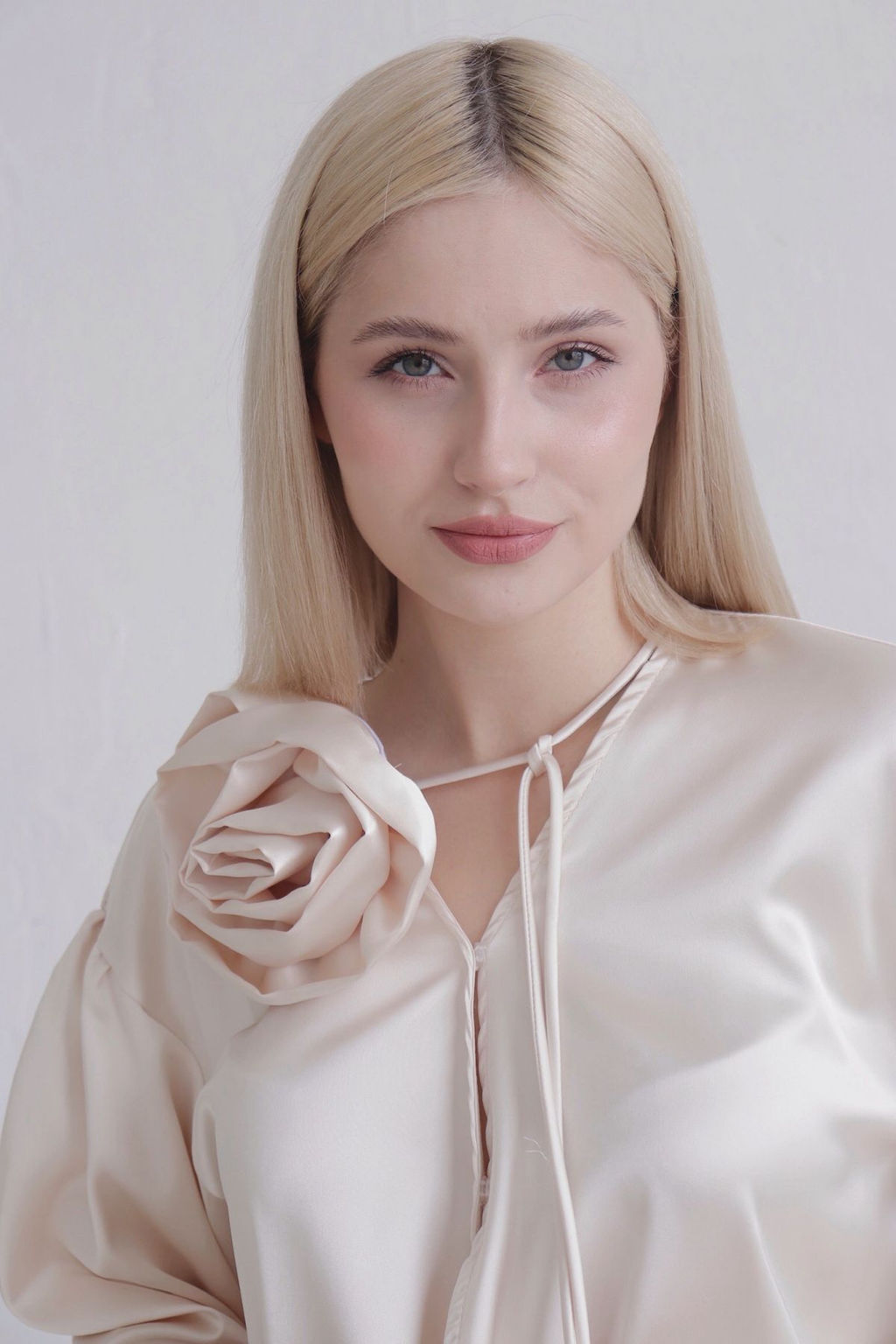 12343 Блуза шёлковая с цветком слоновая кость - Martichelli фото 2