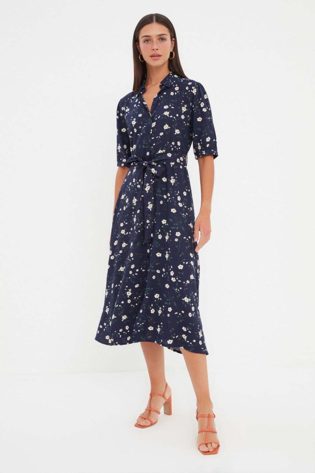 TRENDYOLMILLA Lacivert Cicek Desenli Kusakl? Midi Dokuma Viskon Gomlek Elbise TWOSS20EL1559 фото 13