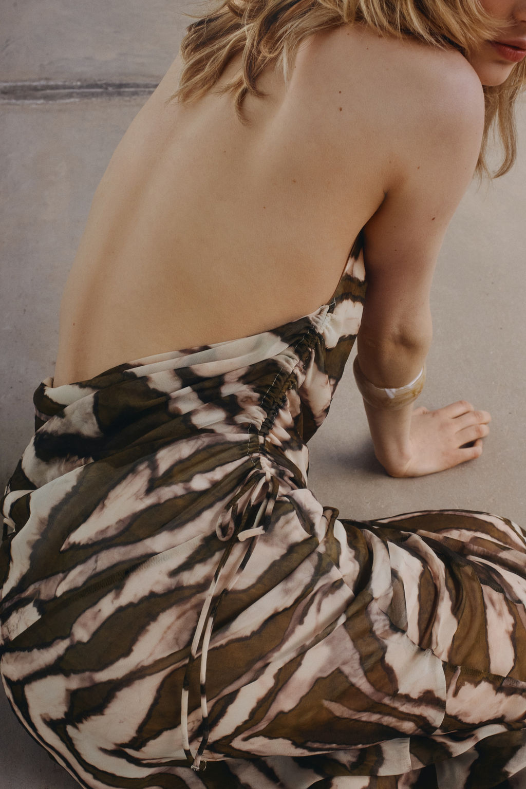 Vestido halter con cordones de ajuste - H&m фото 2