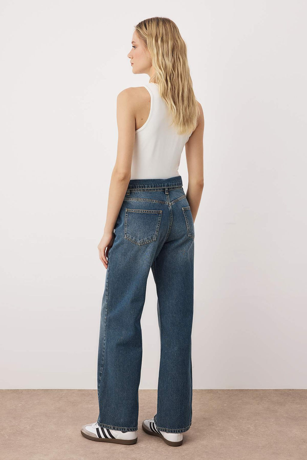 Mavi Yuksek Bel Kemer Detayl? Wide Leg Jeans TWOAW26JE00172 - Trendyolmilla фото 4