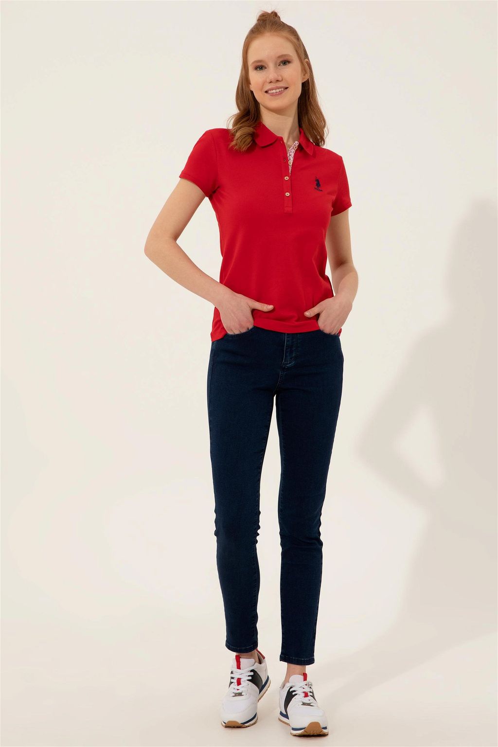 Женская красная футболка с воротником-поло - U.s. polo assn фото 4