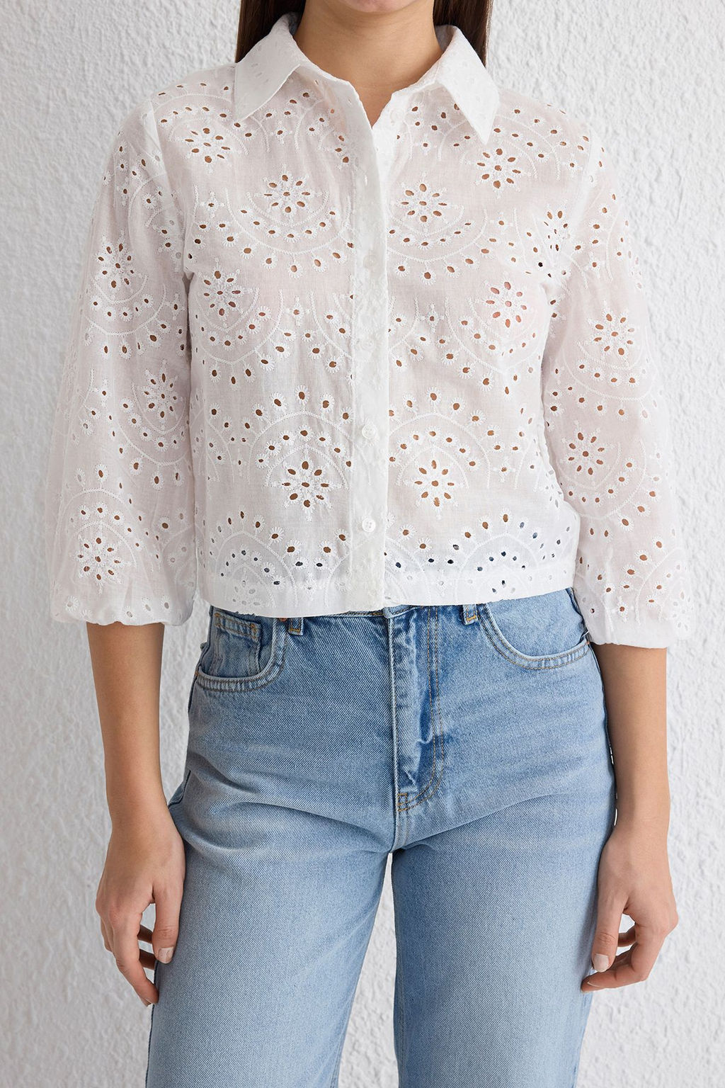 TRENDYOLMILLA Beyaz Brode Nak?sl? Kumas Regular Kal?p Dokuma Gomlek TWOSS25GO00032  фото 3