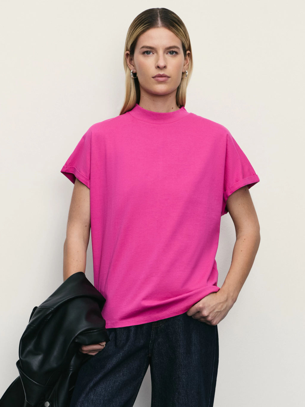 Футболка со спущенным плечом из хлопка / Zarina