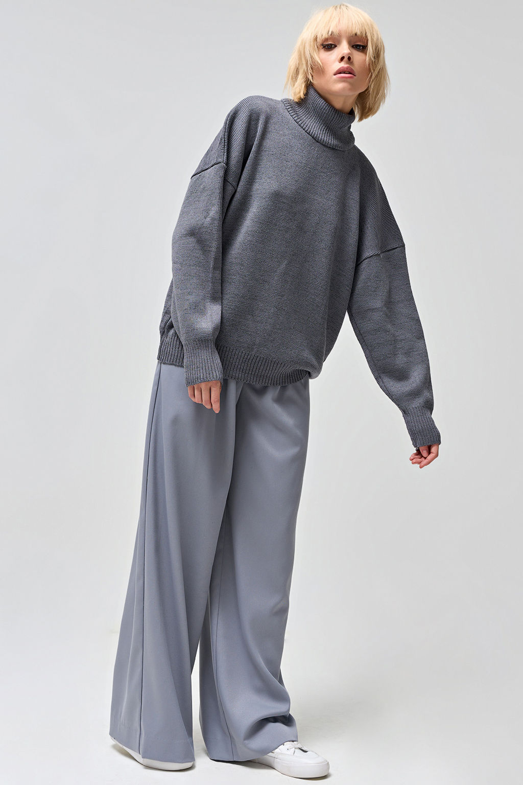 Свитер объемный меланж графитовый