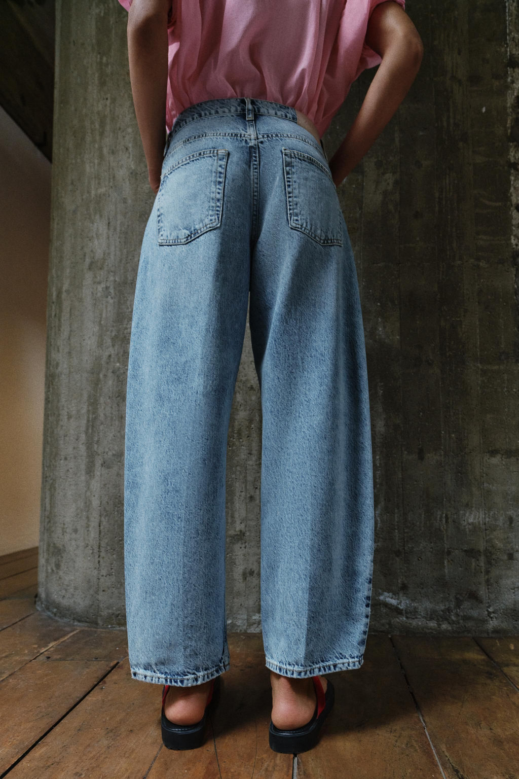 JEANS Z1975 BARREL TIRO MEDIO RAYA PLANCHADA / Azul medio - Zara фото 6