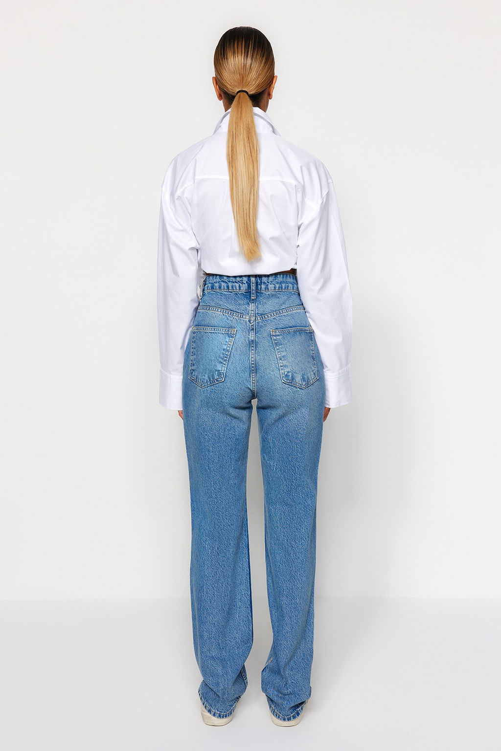 TRENDYOLMILLA Mavi Y?rt?kl? Yuksek Bel Uzun Straight Jeans TWOAW24JE00033