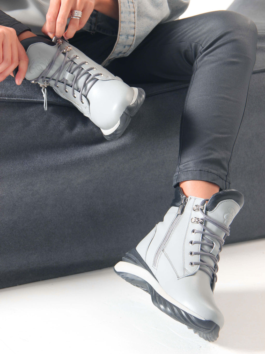 Ботинки 261.uno2bl. серый черный/Байка