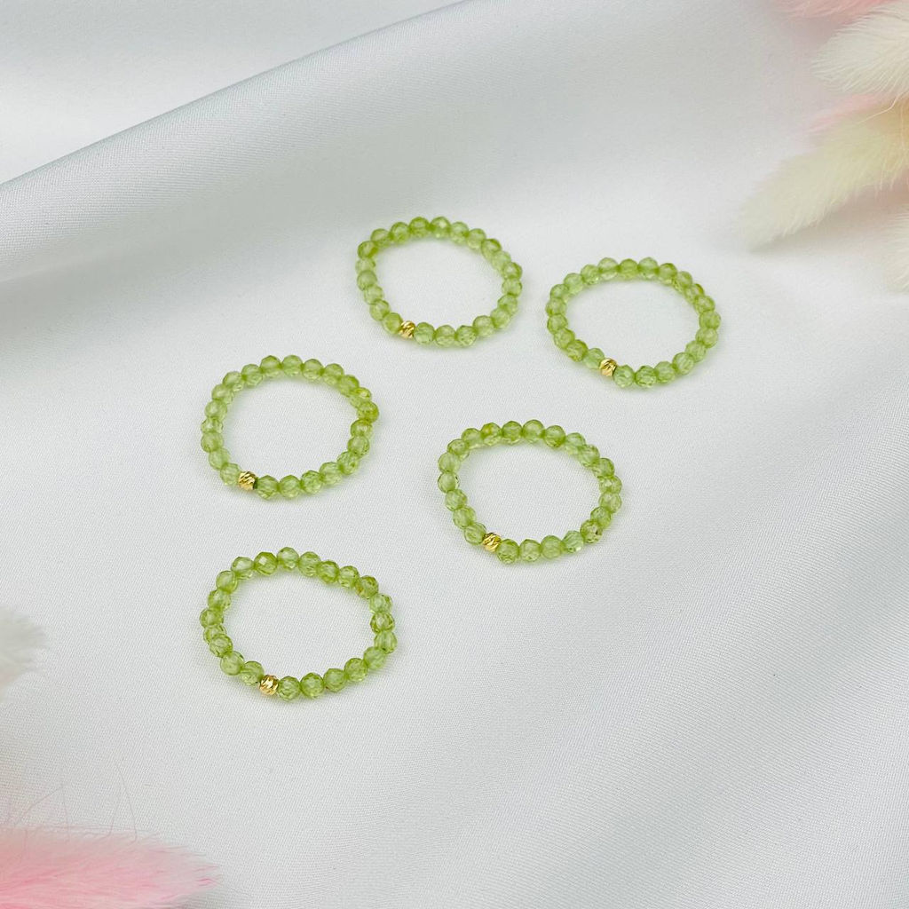 Кольцо на резинке из Хризолита 17 р.