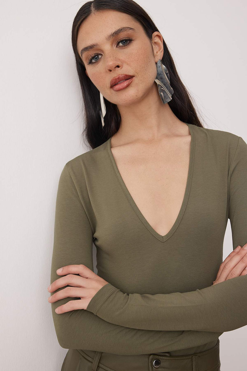 TRENDYOLMILLA Siyah Derin V Yakal? C?tc?tl? Orme Body TPRAW22BD0084  фото 24