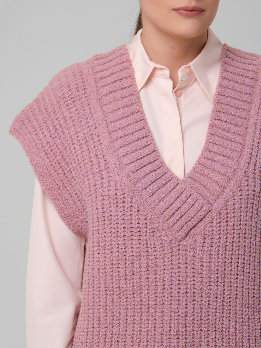 Жилет вязаный