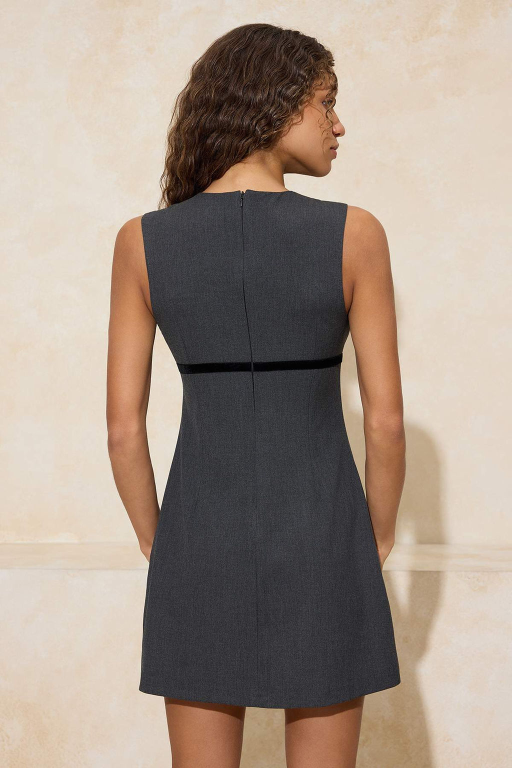 Gri Fiyonklu Mini Poliviskon Dokuma Elbise TWOSS26EL00075 - Trendyolmilla фото 6